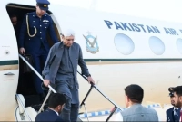 গুরুতর ঘটনা ঘটলো দুবাই বিমানবন্দরে, পায়ের হাড় ভেঙে গেছে পাক প্রেসিডেন্ট জারদারির