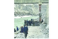 বাস গিয়ে পড়ল নদীতে, ১৪ জনের মৃত্যু