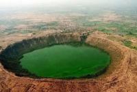 এই হ্রদের জল হঠাৎ লাল হয়ে যায়, নাসাও এর রহস্য সমাধানে ব্যর্থ