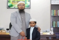 নোয়াখালীর বিস্ময় শিশু হাবিবুরের ইচ্ছা পূরণ করলেন শায়খ আহমাদুল্লাহ