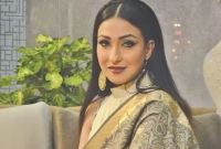 বলতে বলতেই কেঁদে ফেললেন ঋতুপর্ণা