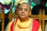 ভারত থেকে আসছেন না চিন্ময়ের আইনজীবী