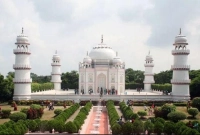 এবার বোমা হামলা চালিয়ে আগ্রার তাজমহল উড়িয়ে দেওয়ার হুমকি!