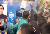 কিরণকে বহনকারী প্রিজনভ্যানে বিক্ষুব্ধ জনতার ঝাড়ুপেটা, ডিম ও জুতা নিক্ষেপ