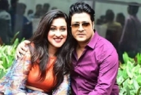 চিত্রনায়ক ফেরদৌসের ঘনিষ্ঠ হওয়ায় কপাল পুড়েছে ঋতুপর্ণার!