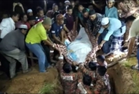 নিহত শেখ ওমরের ওজন ৪২০ কেজি, ফায়ার সার্ভিস ডাকা হলো দাফনের জন্য!