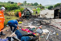 বাস-ট্রাকের ভয়াবহ সংঘর্ষে নিহত ৩৮