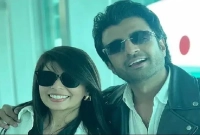 মাঝ–আকাশে প্রেমিকাকে চমকে দিলেন পাকিস্তানি তারকা