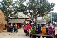 ছেলেকে-আটক-করতে-বাড়িতে-পুলিশ-ভয়ে-বাবার-মৃত্যু-