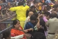 ঘটলো মর্মান্তি ঘটনা, ৬ জনের মৃত্যু পদদলিত হয়ে!