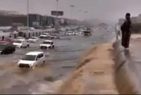 সৌদি আরবে নজিরবিহীন ভারী বৃষ্টিতে ভয়াবহ বন্যা, নিহত ৪ বন্ধু