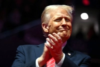 জন্মসূত্রে নাগরিকত্ব বাতিলের নির্বাহী আদেশে সই করেছেন ট্রাম্প