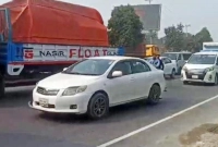 মহাসড়কে গাড়ি থামিয়ে গভীর ঘুমে চালক, পেছনে ৫ কিলোমিটার যানজট