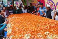 ১০৫ মণ সবজি ও ১২ মণ চালে রান্না হলো ‘খিচুড়ি’, খেলেন ছয়টি মহল্লার কয়েক হাজার মানুষ