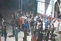 মায়ের সামনে ছেলেকে খুঁটিতে বেঁধে ভয়াবহ নির্যাতন, ভাইরাল সেই  ভিডিও