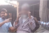 মোবাইল চুরির অপবাদ দিয়ে মারধর ও কান ধরে বাজারে ঘোরানো হলো বৃদ্ধকে!