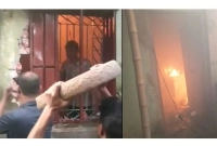 বসতঘরে জ্বলছে আগুন, চার দেওয়ালের মাঝে আটকা পড়েছে এক স্কুলছাত্র! তারপর...