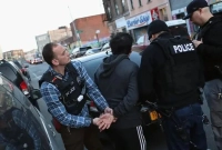 আইডি না থাকায় যুক্তরাষ্ট্রে বৈধ অভিবাসীরাও গ্রেফতার