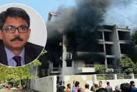 শাহরিয়ার আলমের বাড়ি পুড়িয়ে দিলো বিক্ষুব্ধ জনতা