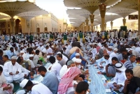 মসজিদে নববীতে ইফতারে নতুন নিয়ম ঘোষণা