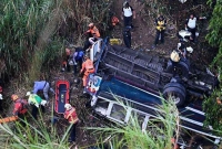 খাদে পড়ে ডুবে গেল যাত্রীবাহী বাস, অন্তত ৫১ জনের মৃত্যু 