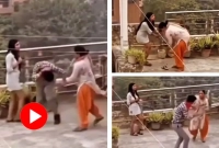 বাড়ির ছাদে চলছিল প্রেম, প্রেমিকার মায়ের হাতে ধরা পড়তেই জুতোর বাড়ি জুটল প্রেমিকের (ভিডিও)