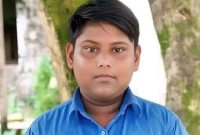 পিকনিকের বাস থেকে মাথা বের করায় স্কুলছাত্রের মৃত্যু!