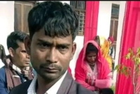 বিয়ে করতে এসে পাত্রীকে মালা না পরিয়ে রালেন বান্ধবীকে! তারপর...