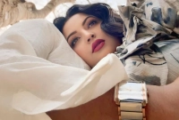 যুবকের বুকে পরীমণি, ঘড়ির কারণে খেয়ে গেলেন ধরা!