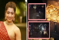 রাতভর চলেছে মাটি খোঁড়াখুঁড়ি! যে গ্রামে ঘটেছে এমন অদ্ভুত ঘটনা