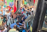  কোচিংয়ে যাওয়ার পথে বাসচাপায় ভাই-বোনসহ ৩ জনের মৃত্যু