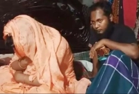 গভীর-রাতে-প্রবাসীর-স্ত্রীর-ঘর-থেকে-মসজিদের-ইমাম-আটক-