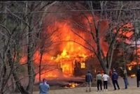 বাড়ির ওপর বিমান বিধ্বস্ত, ধরে যায় আগুন, কেউ বেঁচে নেই
