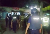 ২ ঘণ্টা ধরে সংঘর্ষ, সেনাবাহিনী ও পুলিশ এসে পরিস্থিতি নিয়ন্ত্রণে আনে