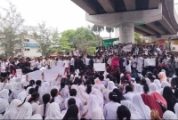 রাজধানীর-তেজগাঁও-ও-মোহাম্মদপুর-এলাকায়-সড়ক-এবং-ফ্লাইওভার-অবরোধ