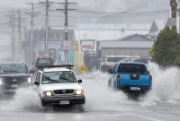  ১৬০ কিমি বেগে ঝড়ের আঘাত, শহরজুড়ে রেড অ্যালার্ট জারি, বন্ধ ঘোষণা রাজধানীর সব স্কুল-কলেজ
