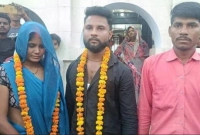 নিজের-স্ত্রীকে-বিয়ে-দিলেন-এক-যুবক--কারণ-জানলে-অবাক-হবেন