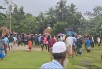 খবর-পেয়ে-ঘটনাস্থলে-ছুটে-আসে-পুলিশ-সংঘর্ষে-৪০-জন-আহত