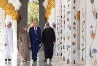 বিশ্বের অন্যতম বৃহৎ ও আধুনিক শেখ জায়েদ গ্র্যান্ড মসজিদ পরিদর্শন করলেন ডোনাল্ড ট্রাম্প