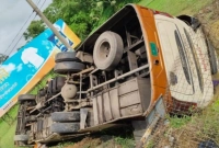 যাত্রীবাহী বাস ও কাভার্ডভ্যানের সংঘর্ষে বাবা-ছেলেসহ তিনজনের মৃত্যু