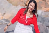 গলার নলি কেটে মডেলকে খুন