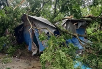 ২-৩-মিনিটের-হঠাৎ-টর্নেডোতে-লন্ডভন্ড-৪-গ্রাম