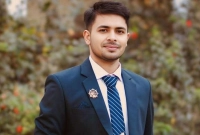 শার্ট-ও-ক্যাপ-পরিয়ে-বান্ধবীকে-হলে-নিয়ে-রাত্রিযাপন-