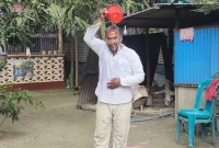 গোলাপ-জলে-গোসল-করে-আওয়ামী-লীগের-রাজনীতি-ছাড়ার-ঘোষণা