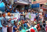 কাফনের-কাপড়-পরে-বিএনপির-কার্যালয়-ঘেরাও