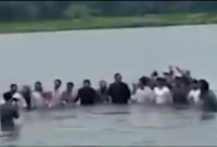এনসিপির-কেন্দ্রীয়-নেতারা-নদীতে-নেমে-শাপলা-প্রতীক-নিয়ে-স্লোগান-আনন্দ-উচ্ছ্বাসে
