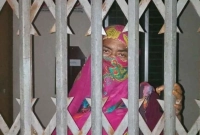 ঋণের-টাকা-পুরোপুরি-পরিশোধ-করতে-না-পারায়-অসুস্থ-নারী-তালাবদ্ধ-