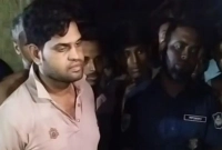 চাঁদাবাজির-সময়-জনতার-হাতে-পুলিশ-সদস্য-আটক