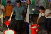 আ-লীগের-কর্মী-আসায়-এক-মণ-দুধ-দিয়ে-ধোয়া-হলো-বিএনপি-অফিস