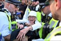 এবার ব্যাপক বিক্ষোভ লন্ডনে, গ্রেপ্তার শত শত মানুষ